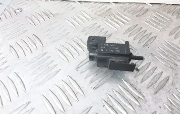 BMW X5 E53 Vacuum valve 1742712 72234100
