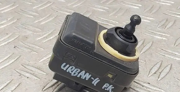 Toyota Urban Cruiser (XP110) Headlight level adjustment motor 