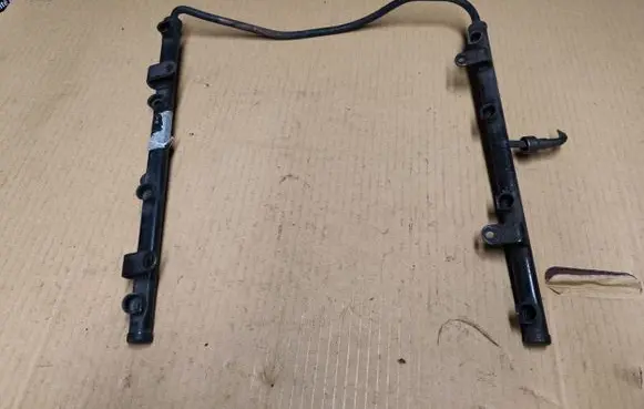 Jeep Grand Cherokee (WJ) Fuel main line pipe