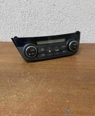 Toyota RAV 4 (XA40) Climate control unit 75F546 G723