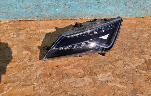 Seat Leon (5F) Headlight/headlamp 5F1941007G 90100839