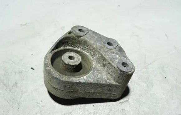 Audi A8 S8 D2 4D Engine mount bracket 4D0599133C