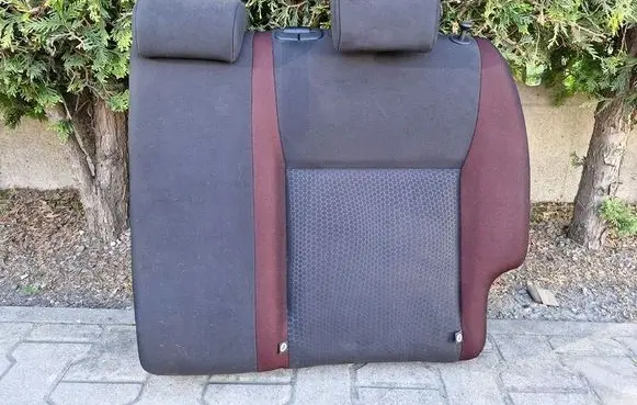 Nissan Juke I F15 Rear seat 