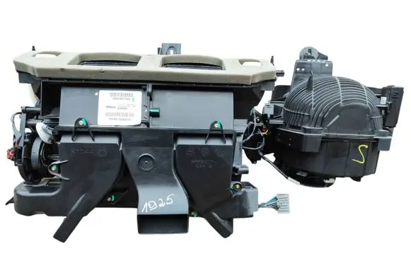 Dodge Challenger Interior heater climate box assembly P68430171AA 68430171AA