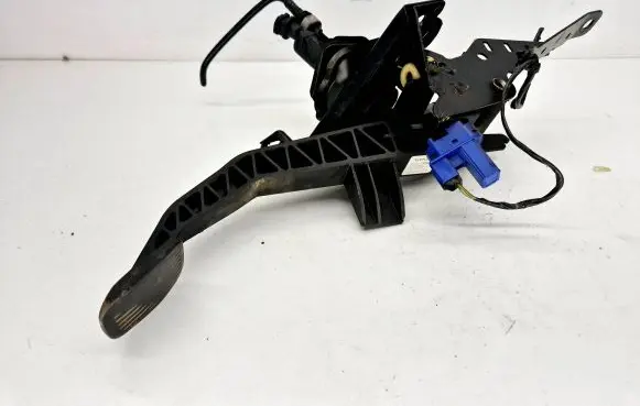 Volvo V50 Clutch pedal 4N517B633 307141430