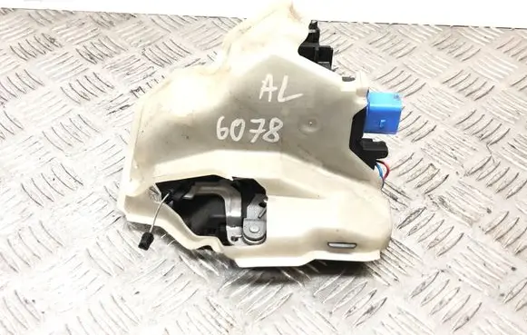 Volkswagen Jetta V Rear door lock
