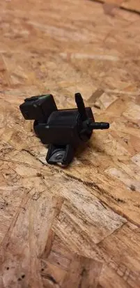 Toyota Avensis T250 Vacuum valve 258600R010 72828606 05t096