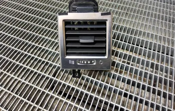 Land Rover Range Rover Sport L320 Dash center air vent grill AH3219637B