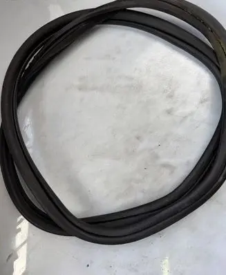 Trunk rubber seal (body)