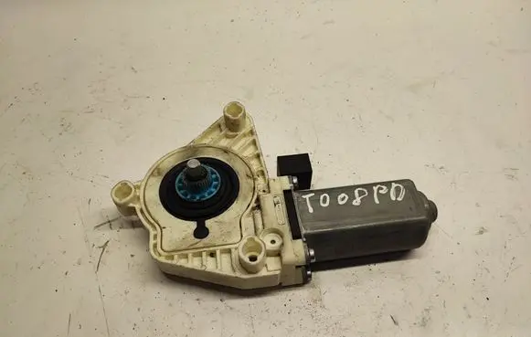 Volkswagen Jetta VII Front door window regulator motor 5Q4959802