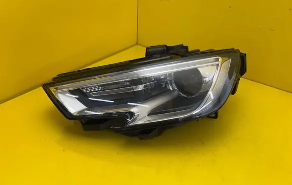 Audi A3 S3 8V Headlight/headlamp 8V0941005E