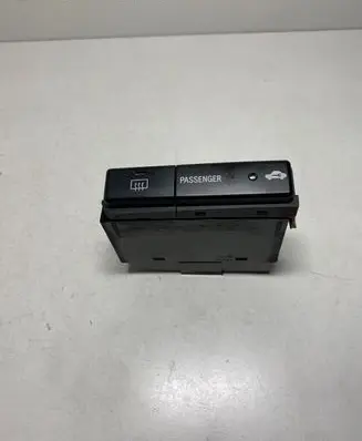 Toyota Avensis T250 Windscreen/window heater switch 8479005130C
