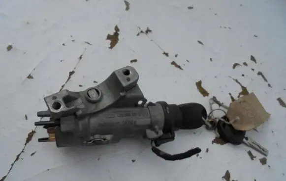 Volkswagen Polo IV 9N3 Ignition lock 4B0905851N