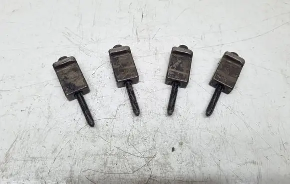 Volkswagen PASSAT B6 Fuel Injector clamp holder