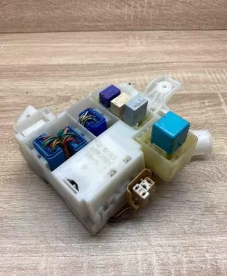 Toyota Avensis T250 Fuse module 005116001K05 9008087019