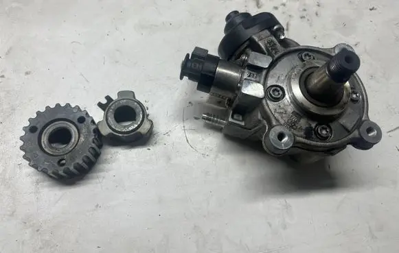 Skoda Kodiaq Fuel injection high pressure pump 04L130755E 0445010538