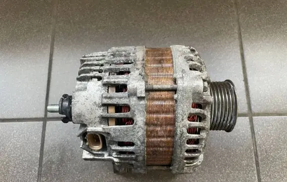 Nissan Tiida C11 Generator/alternator 23100EM01A
