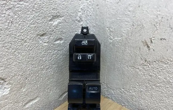 Toyota Yaris Electric window control switch 192831
