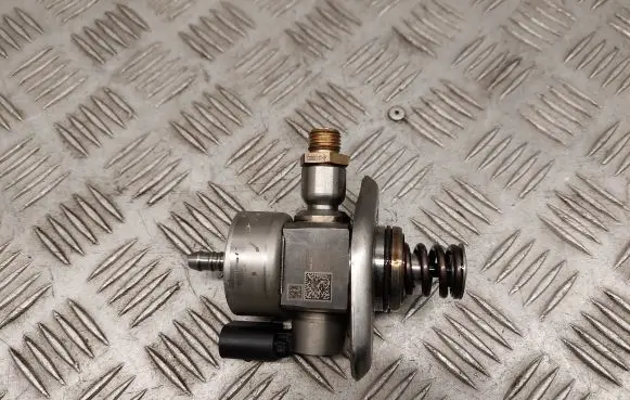 Audi Q3 F3 Fuel injection high pressure pump 06G127028H