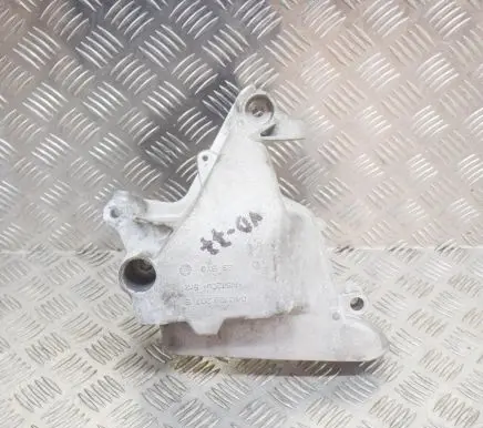 Engine mounting bracket