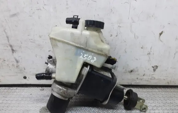Mercedes-Benz E W211 Master brake cylinder A0004300312