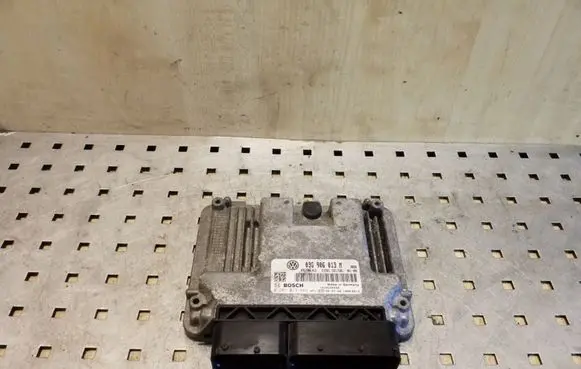 Skoda Fabia Mk2 (5J) Engine control unit/module 03G906013M 0281013442