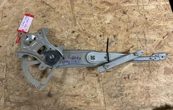 Subaru Legacy Front window lifting mechanism without motor