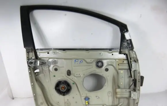 Volkswagen Golf Plus Front door window/glass frame 