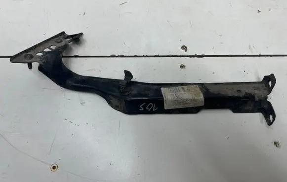Audi A4 S4 B8 8K Fender mounting bracket 8K0821135H