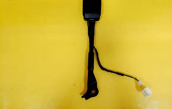 Peugeot 308 Front seatbelt buckle