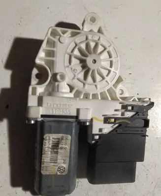 Volkswagen PASSAT B7 Front door window regulator motor 3C0959793B