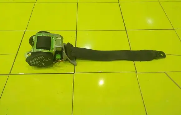 Mercedes-Benz CLS C219 Rear seatbelt BEZPIECZENSTWA