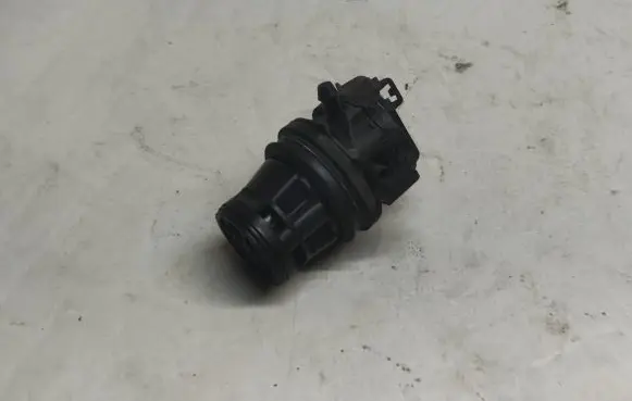 Mazda 3 I Windscreen/windshield washer pump 8603102451