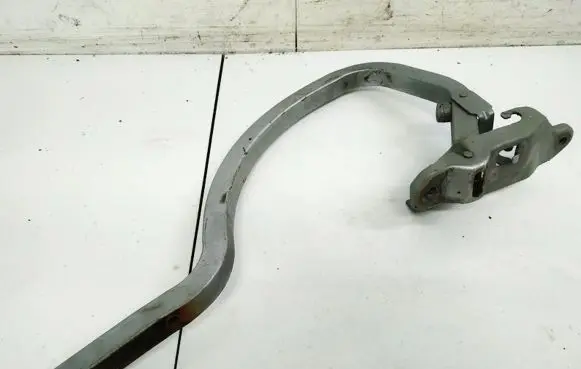 Subaru Legacy Tailgate/trunk/boot hinge