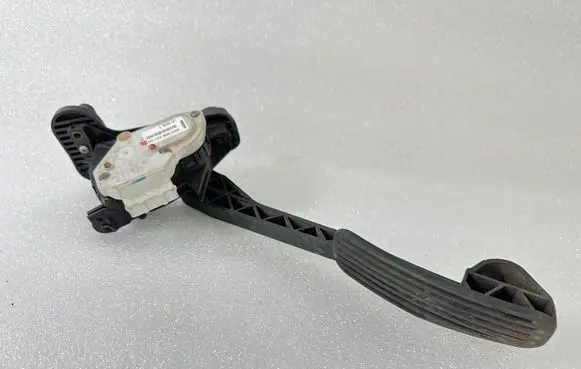 Volvo S60 Accelerator throttle pedal 6PV00853700 30666660