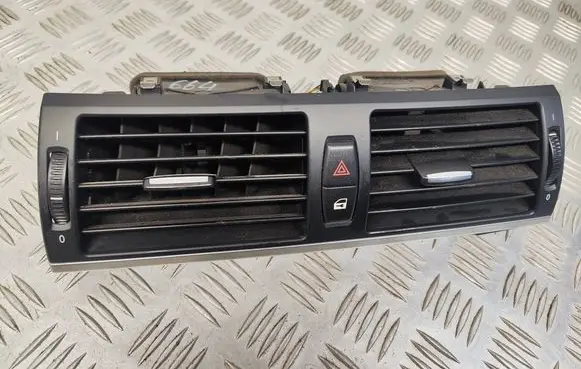 BMW X5 E70 Dash center air vent grill 7161801