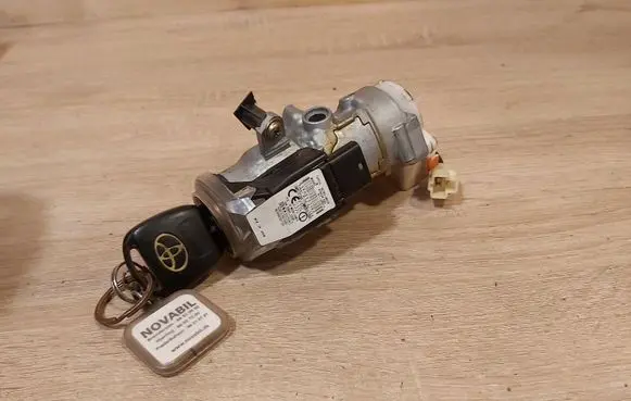 Toyota Avensis Verso Ignition lock 8978328070 45020287