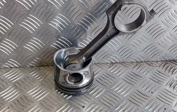 Piston with connecting rod