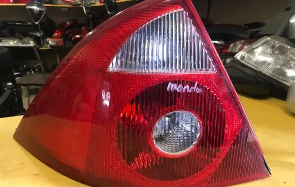 Ford Mondeo Mk III Rear/tail lights