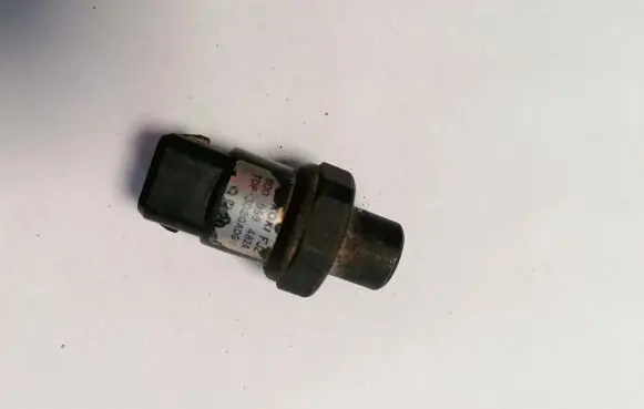 Audi A4 S4 B5 8D Air conditioning (A/C) pressure sensor 8D0959482A TDP302QADG1
