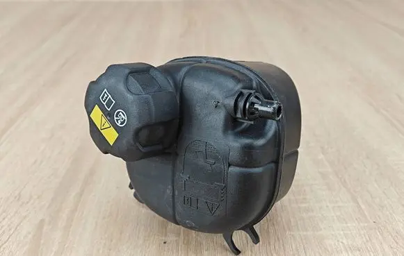BMW 8 G16 Coolant expansion tank/reservoir 9485733