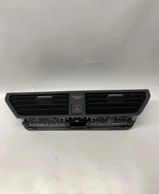Volkswagen Jetta VII Dashboard air vent grill cover trim 17B819728