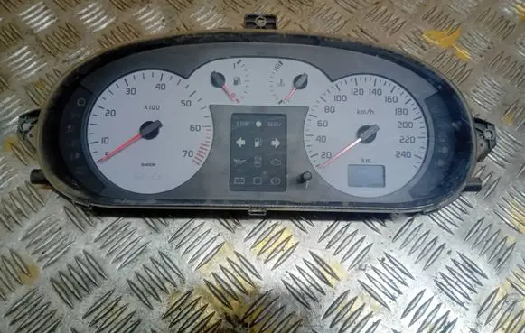 Renault Scenic I Speedometer (instrument cluster) P8200038783 218585960 21657282A