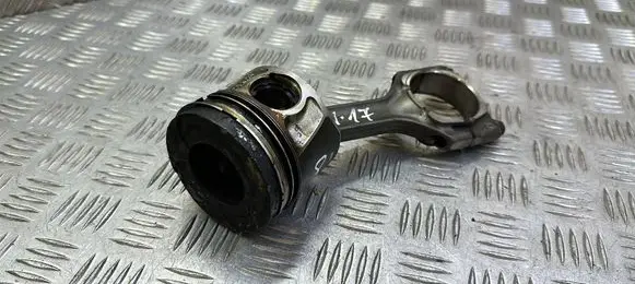 Jeep Cherokee Piston with connecting rod 