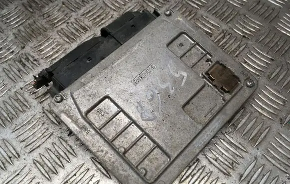 Seat Ibiza III (6L) Engine control unit/module 03E906033P 5WP4019607 337504