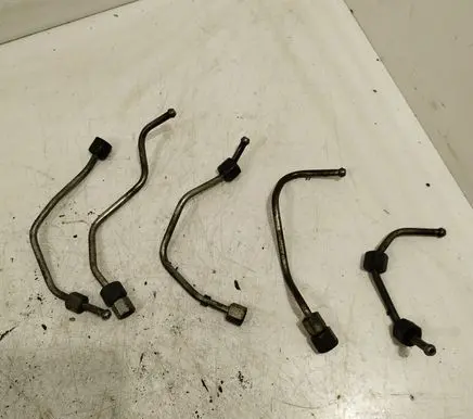 Volvo V50 Fuel injector supply line/pipe 