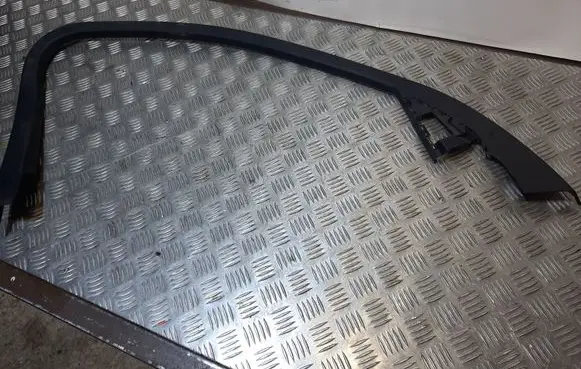 Audi A8 S8 D4 4H Front door window/glass frame 4H0867609A