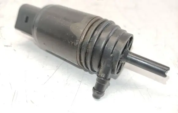 BMW 1 F20 F21 Windscreen/windshield washer pump 23557610 1095827S05 150028671