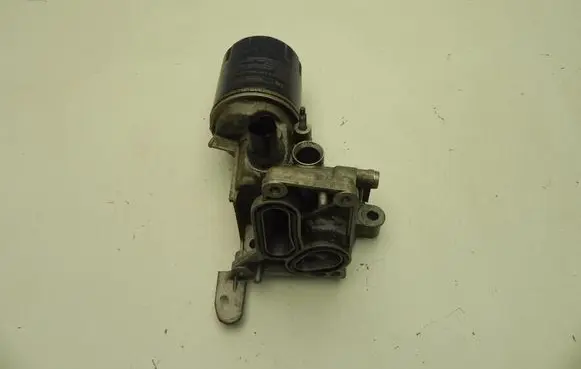 Oil filter mounting bracket