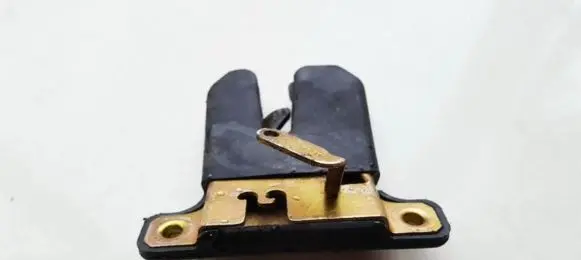Audi A4 S4 B5 8D Tailgate/trunk/boot lock/catch/latch 8D5827505